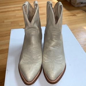 FRYE BILLY SHORT POINTY TOED COWLADY ANKLE BOOTS